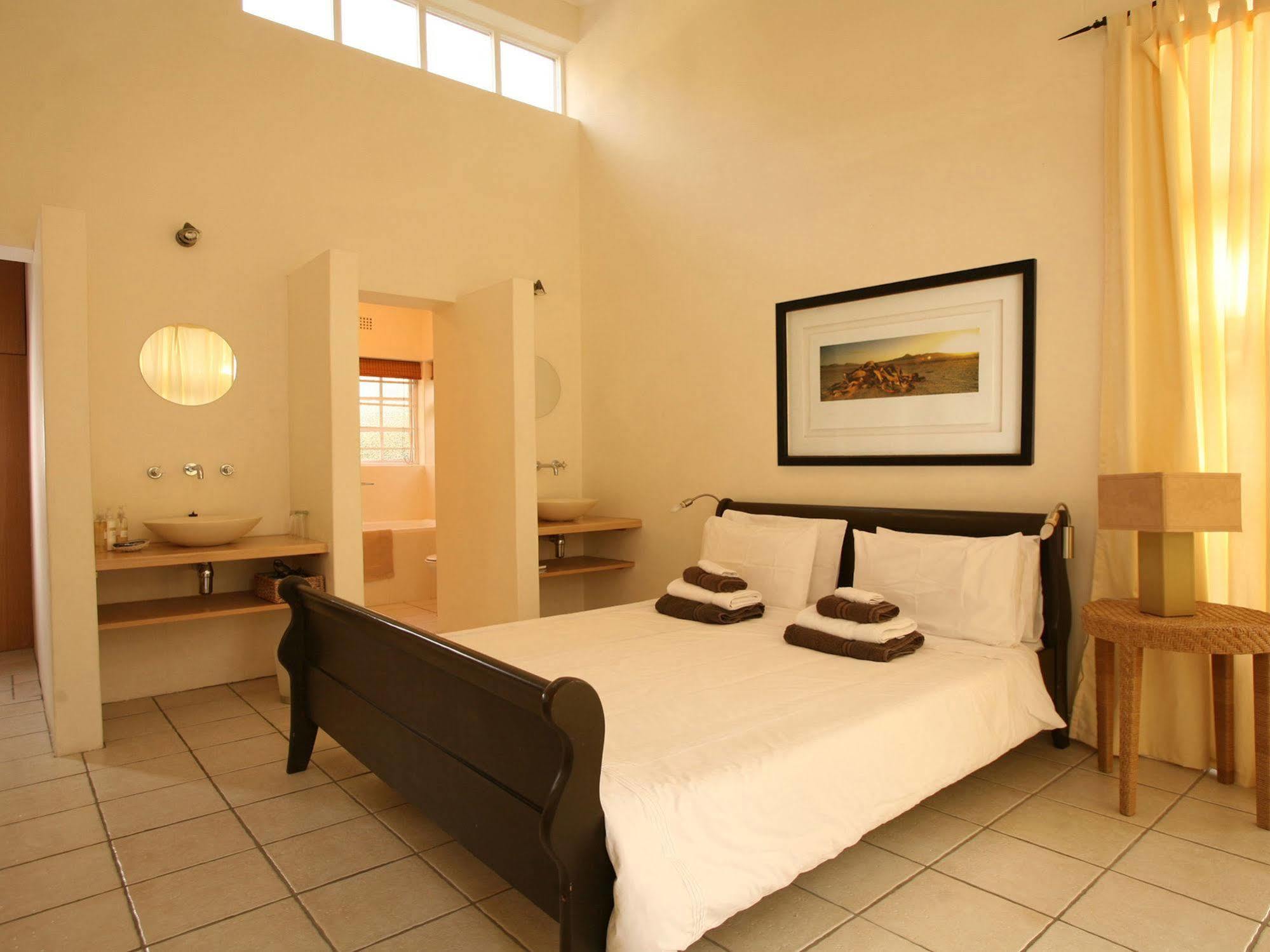 Art Gallery Guest House - Thandekayo Hout Bay Exteriör bild