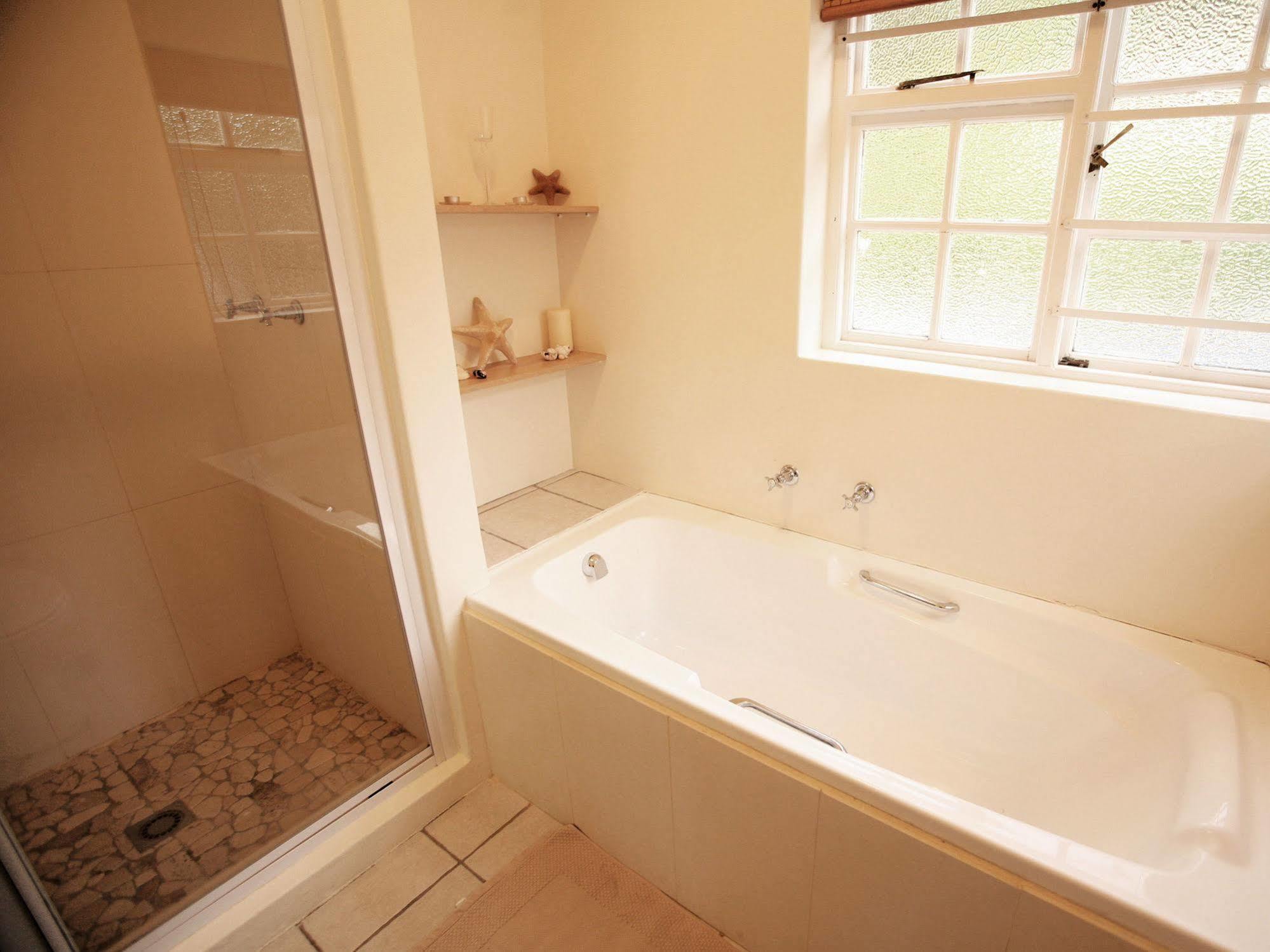 Art Gallery Guest House - Thandekayo Hout Bay Exteriör bild