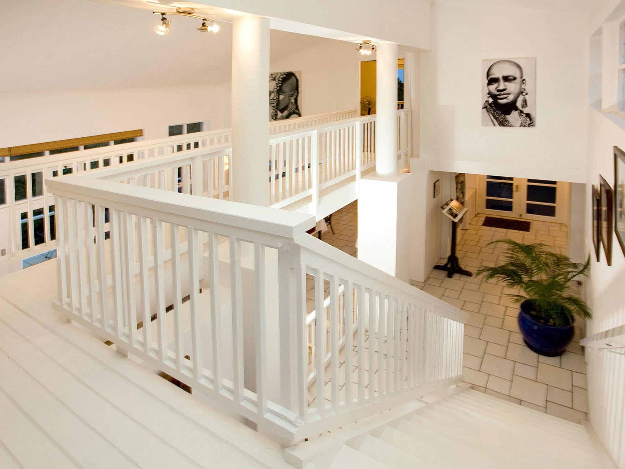 Art Gallery Guest House - Thandekayo Hout Bay Exteriör bild